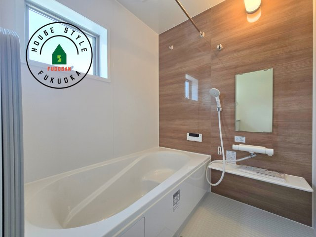 福岡市南区屋形原2丁目第11-2棟（1号棟）の内観：施工例|1日の疲れを癒してくれる広々バスルーム。雨の日のお洗濯にも大活躍な浴室乾燥機付です！