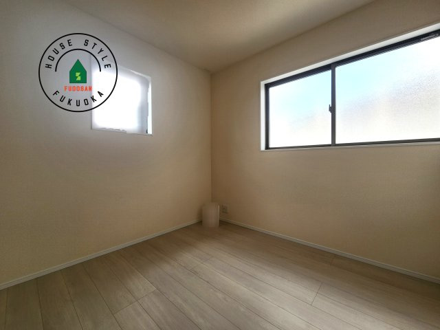 福津市西福間3丁目第1-1棟（1号棟）の洋室|採光良好な洋室は全居室、複層ガラスの遮熱効果と断熱効果で、一年中快適に過ごせます。