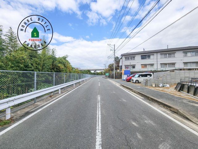 福岡市南区屋形原2丁目第11-2棟（2号棟）の前面道路含む現地写真|前面道路です。