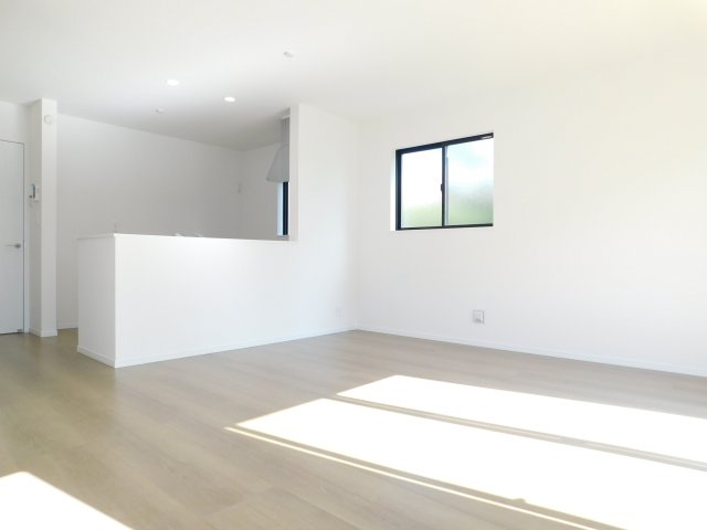 海部郡大治町大字長牧字向の新築一戸建の居間・リビング|◇リビング◇　　南面で明るいリビング１６．０帖　隣の洋室と続き間で２１．２５帖の広々空間になります♪