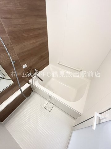 大阪市東成区東今里１丁目のアパートの浴室