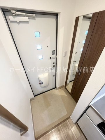 大阪市東成区東今里１丁目のアパートの玄関