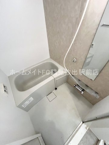 東大阪市西堤楠町３丁目のアパートの浴室