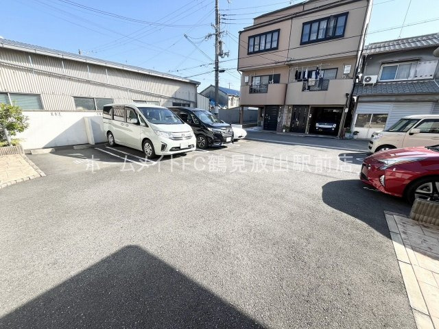 東大阪市西堤楠町３丁目のアパートの駐車場
