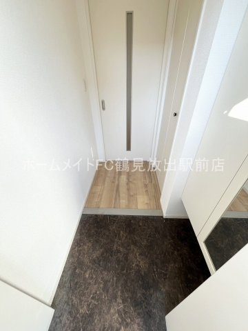 東大阪市西堤楠町３丁目のアパートの玄関