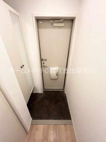 東大阪市西堤楠町３丁目のアパートの玄関