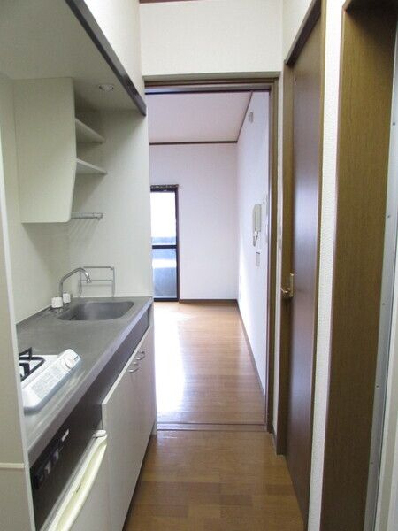 メゾン南小岩７の玄関