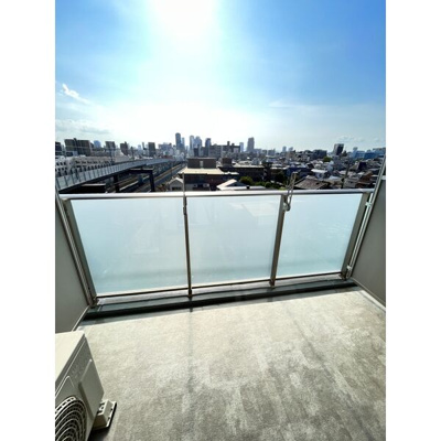 【バルコニー】 | スプランディッド京橋EAST | 外からの目が気にならないバルコニーで洗濯物が干せます