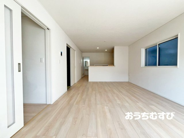 北区喜惣治第6(全2棟)の居間・リビング