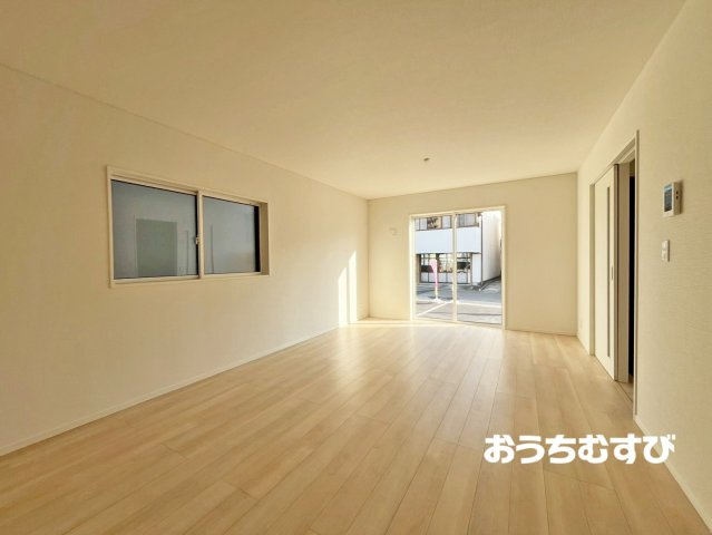 北区喜惣治第6(全2棟)の居間・リビング