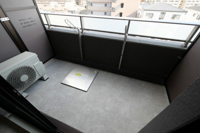 【バルコニー】 | スプランディッド京橋EAST | 外からの目が気にならないバルコニーで洗濯物が干せます