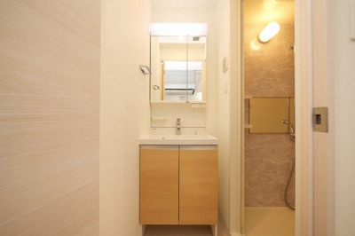 【洗面所】 | スプランディッド京橋EAST | ゆったりとスペースのある洗面所