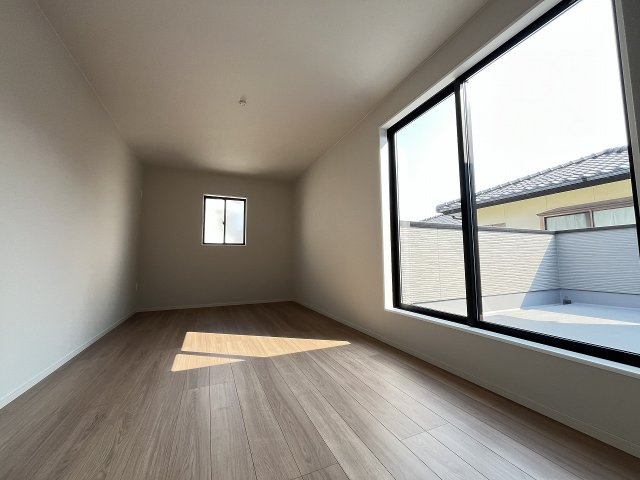 【寝室】 | 福岡市西区石丸3丁目2期　2号棟（全2棟）【仲介手数料無料・0円】 | 施工例。施工例は完成時と異なる場合があります。