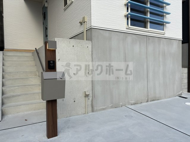 柏原市大字高井田の一戸建てのエントランス