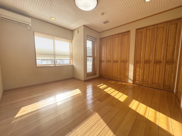 大豪邸に住んでみませんか？二棟売り♪神川町の洋室|個人の部屋や寝室として使える洋室です