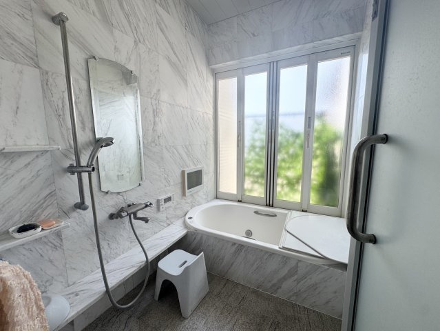 大豪邸に住んでみませんか？二棟売り♪神川町の浴室|落ち着いた空間のお風呂です