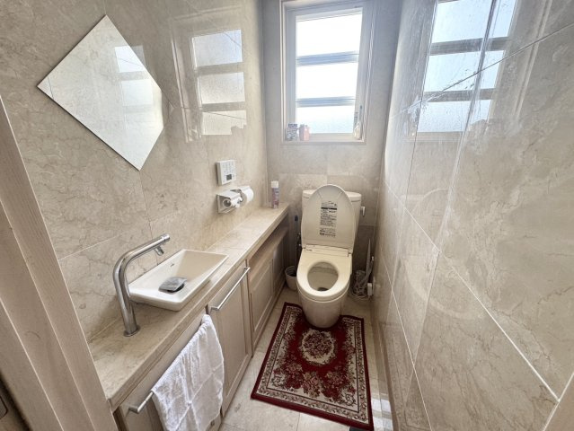 大豪邸に住んでみませんか？二棟売り♪神川町のトイレ|ゆったりとした空間のトイレです