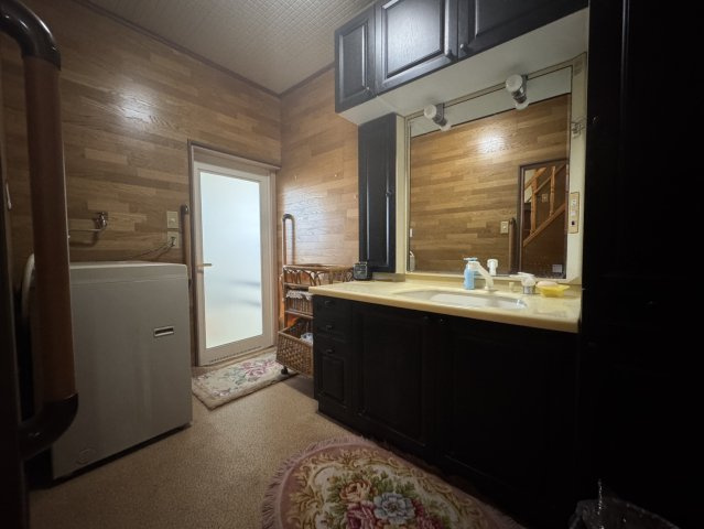 大豪邸に住んでみませんか？二棟売り♪神川町の脱衣所|きれいです