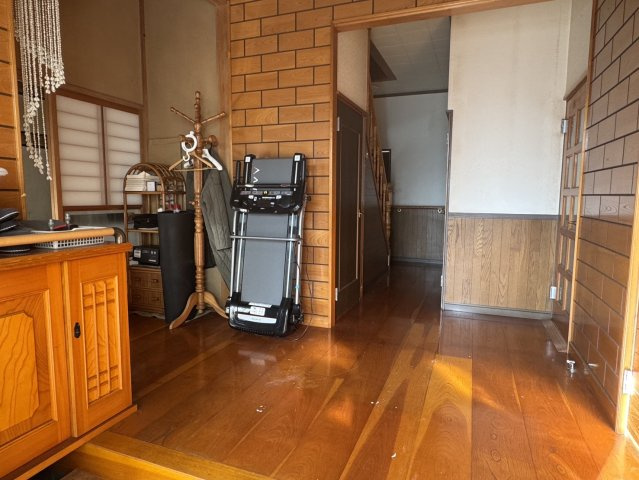 大豪邸に住んでみませんか？二棟売り♪神川町の玄関|明るい玄関です