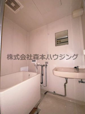 【浴室】 | 　エスト香里 | 落ち着いた空間のお風呂です
