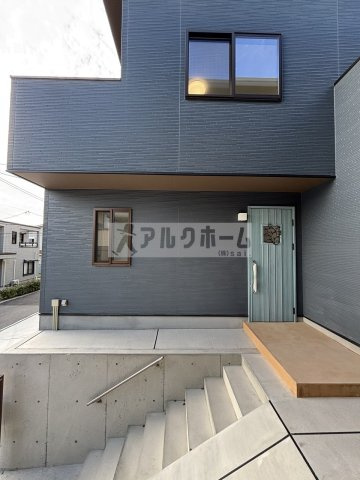柏原市大字高井田の一戸建ての玄関