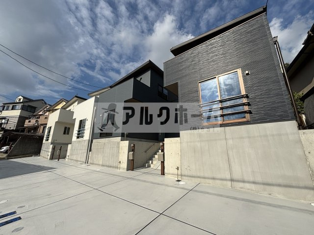 柏原市大字高井田の一戸建て