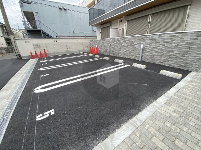 アイビー俊徳道の駐車場