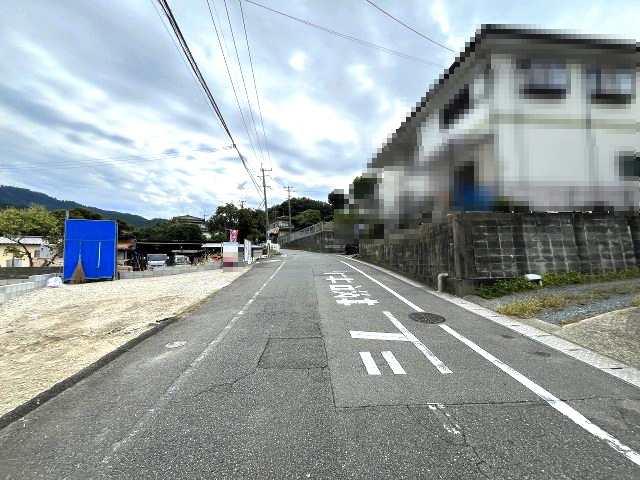 【その他】 | 糟屋郡篠栗町庄5丁目第1　1号棟（全1棟）【仲介手数料無料・0円】 | 現地写真。前面道路です。