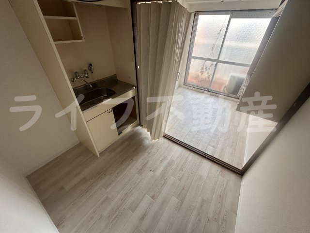 トーエー玉造第2ビルの居間・リビング|使いやすい居間です