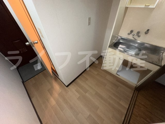 トーエー玉造第2ビルの居間・リビング|ゆったりとした居間です