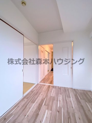 【洋室】 | 　アドバンス香里 | ※同タイプ別室の写真となります。
　設備内容など相違がある場合あくまで現状優先となります。