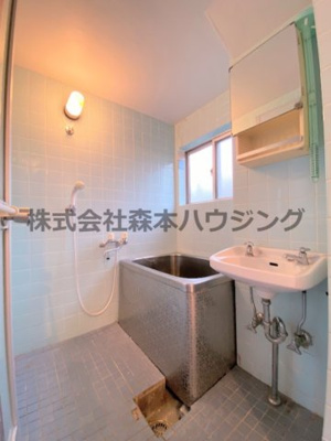 【浴室】 | 　アドバンス香里 | ※同タイプ別室の写真となります。
　設備内容など相違がある場合あくまで現状優先となります。