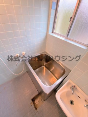 【浴室】 | 　アドバンス香里 | ※同タイプ別室の写真となります。
　設備内容など相違がある場合あくまで現状優先となります。