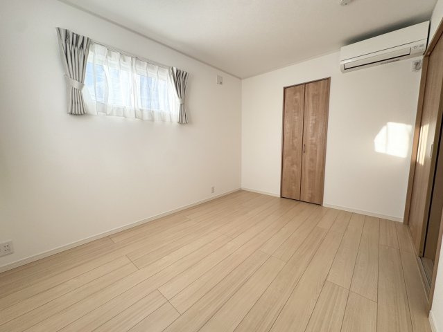 モデルハウス級の美しさ♪新品未使用の築浅ハウス♪佐野市大祝町の洋室|きれいな洋室です