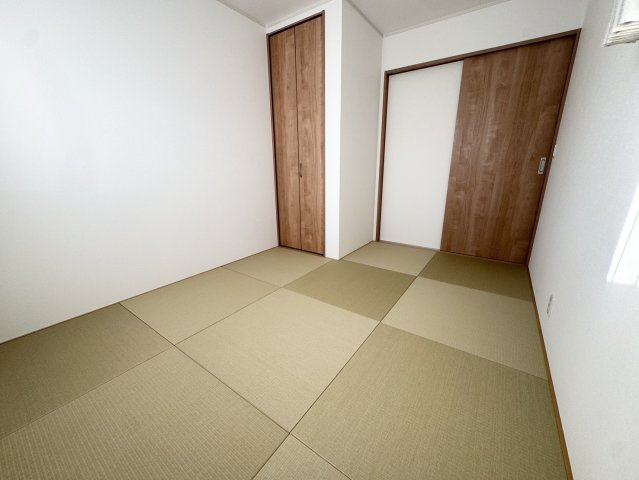 モデルハウス級の美しさ♪新品未使用の築浅ハウス♪佐野市大祝町の和室|和室があれば客間としても活用できます