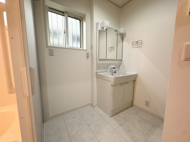 モデルハウス級の美しさ♪新品未使用の築浅ハウス♪佐野市大祝町の独立洗面台|朝の身支度には欠かせない独立洗面化粧台