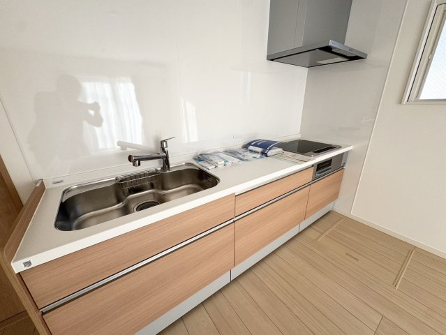 モデルハウス級の美しさ♪新品未使用の築浅ハウス♪佐野市大祝町のキッチン|コンパクトなキッチンで掃除もラクラク