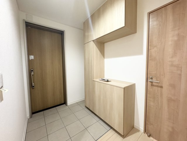 モデルハウス級の美しさ♪新品未使用の築浅ハウス♪佐野市大祝町の玄関|シンプルで使いやすい玄関です