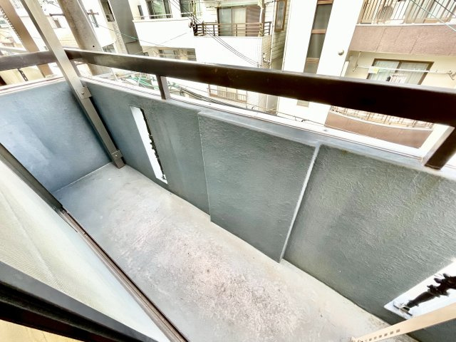 梅町貸家のバルコニー