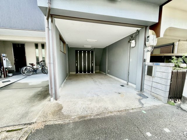 梅町貸家の駐車場