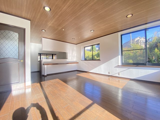 『八王子市中古戸建て』八王子市大和田町１【仲介手数料無料】の居間・リビング|～仲介手数料無料☆八王子ひなた不動産～八王子市大和田町　中古戸建
