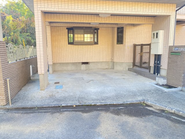 『八王子市中古戸建て』八王子市大和田町１【仲介手数料無料】の駐車場|～仲介手数料無料☆八王子ひなた不動産～八王子市大和田町　中古戸建
