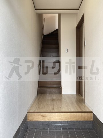 平野2丁目3LDKテラスハウスの玄関