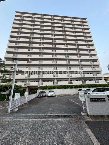 中津グランドハイツの駐車場|駐車場があるので、車を買う予定の方も安心です