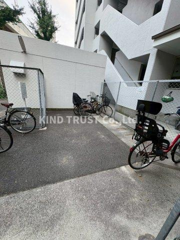 中津グランドハイツの駐車場|駐車場があるので、車を買う予定の方も安心です