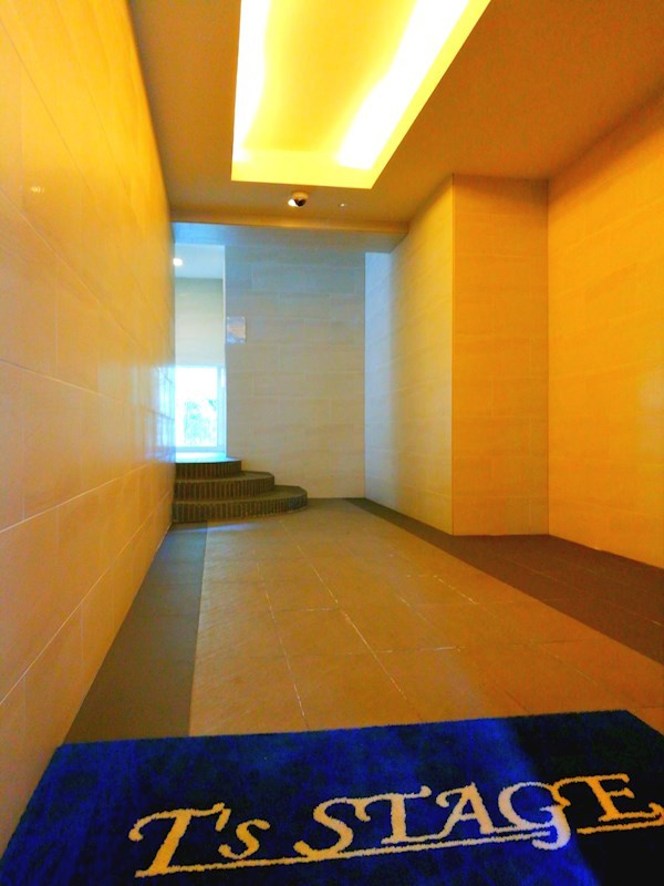 ティーズステージのロビー