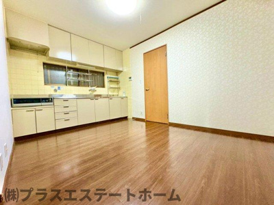 【居間・リビング】 | 浜添通2丁目　戸建