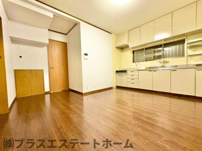 【居間・リビング】 | 浜添通2丁目　戸建