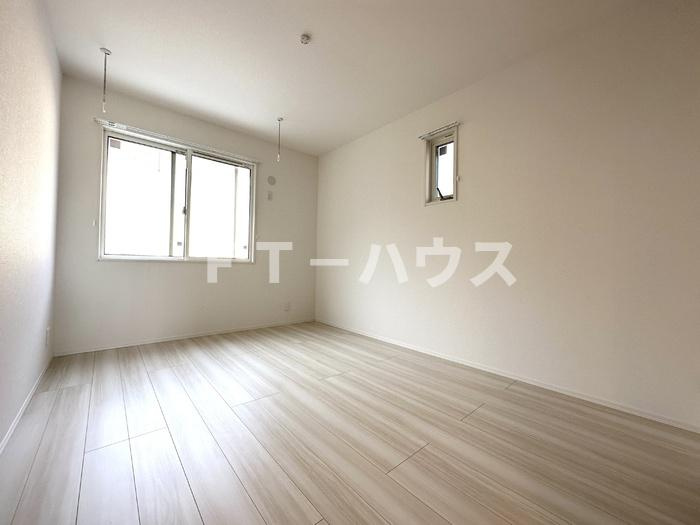 メゾン津田沼の洋室|東側洋室