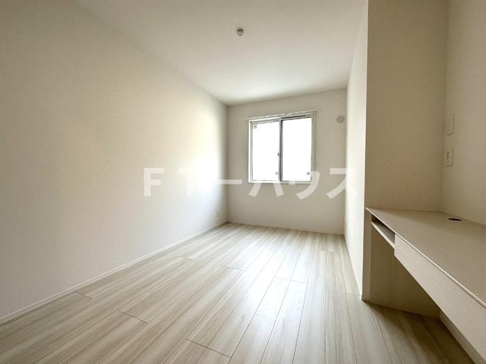 メゾン津田沼の洋室|西側洋室